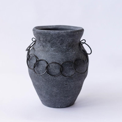 Simple Urn Shape With Round Chains Vase