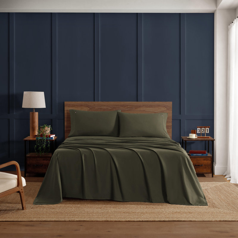 Tommy Hilfiger Solid Cotton Percale Sheet Set, King Sheet Set with 2 Pillowcases, Green