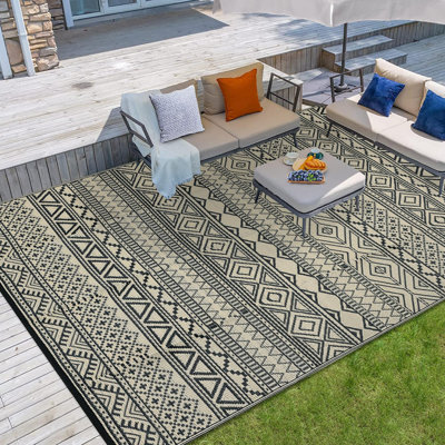 Tapis d'extérieur réversible 9 pi x 12 pi, tissage de paille en plastique imperméable, conception légère pliable, surface facile à nettoyer pour la cour, le patio, le camping et la plage
