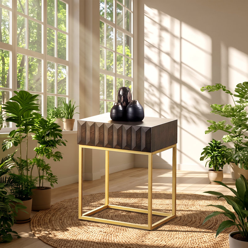 Table d'appoint contemporaine en noyer massif avec tiroir dissimulé doré, dimensions : 48 cm (L) x 42,5 cm (P) x 61 cm (H)