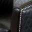  Fauteuil d'appoint en similicuir tonneau avec dossier et garniture cloutée, fauteuil rembourré pour le salon, noir