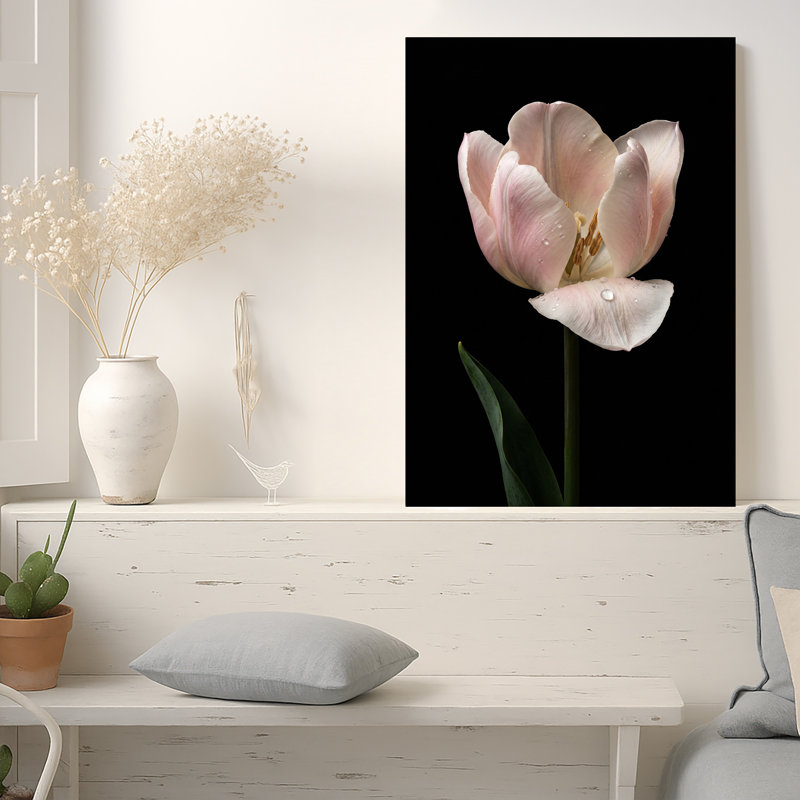 "Tulipe rose" avec art de gouttelettes d'eau sur toile noire, H 30 po x l 20 po