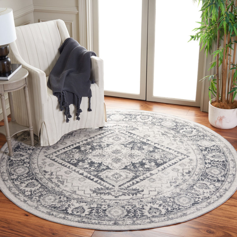 Odyssey Performance Oriental Rug, Round 6'7"