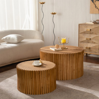 Ensemble de tables basses gigognes cylindriques de style rétro avec motif en relief texturé vertical pour le salon, le bureau et la salle à manger, naturel