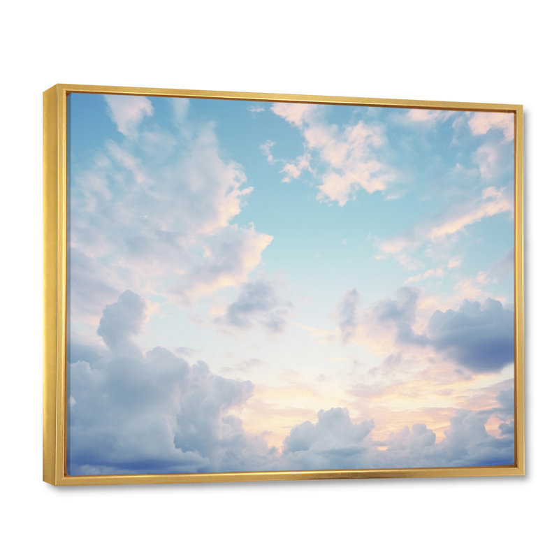 «White Sky Pure Elegance I» sur toile, H 24 po x l 32 po x P 1 po, Cadre flottant doré