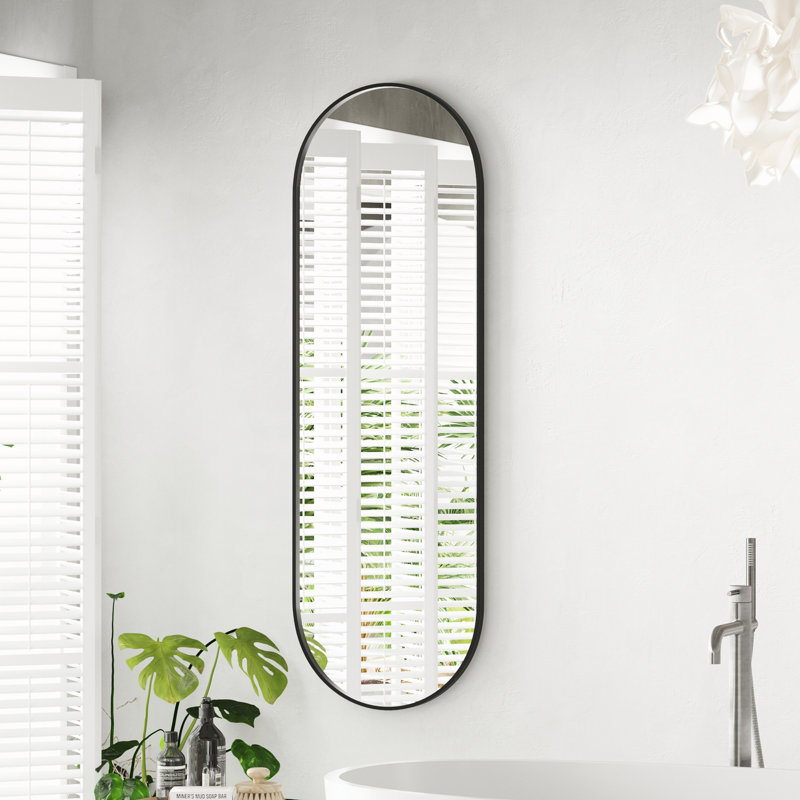 Miroir pleine grandeur 63 po x 20 po en forme de pilule, miroir mural HD sans distorsion avec cadre en alliage d'aluminium antirouille, corps de sécurité incassable avec quincaillerie à suspension facile pour le salon de la chambre à coucher