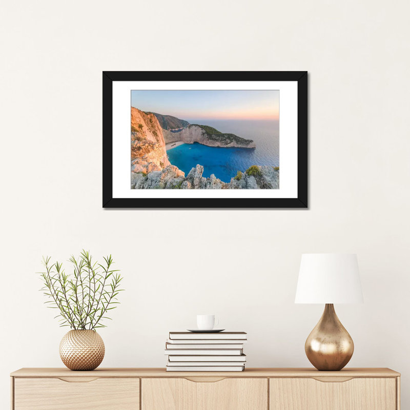 «Navagio Shipwreck Beach, Zante, Grèce» par Matteo Colombo, impression sur toile tendue, H 24 po x l 32 po x P 1 po, Blanc