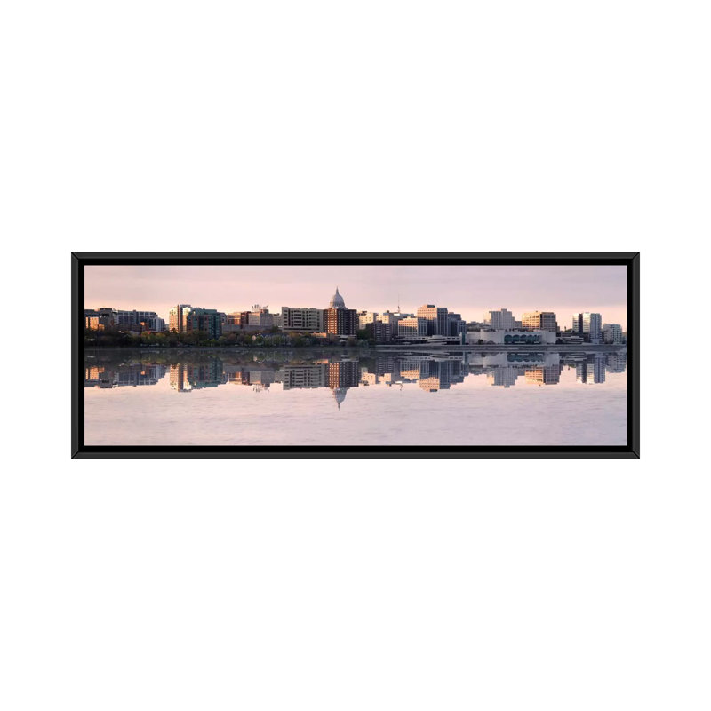 « madison horizon cityscape », reproduction de photo sur toile, H 16 po x l 48 po x P 1,5 po, Orchidée rose, Cadre noir
