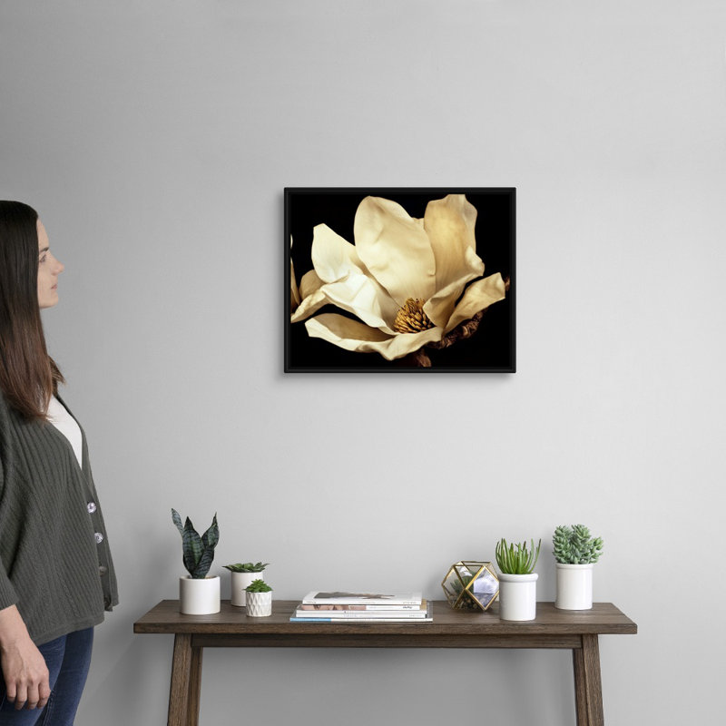 «Buttercream Magnolia I», art mural sur toile, H 20 po x l 16 po x P 1,75 po, Cadre noir