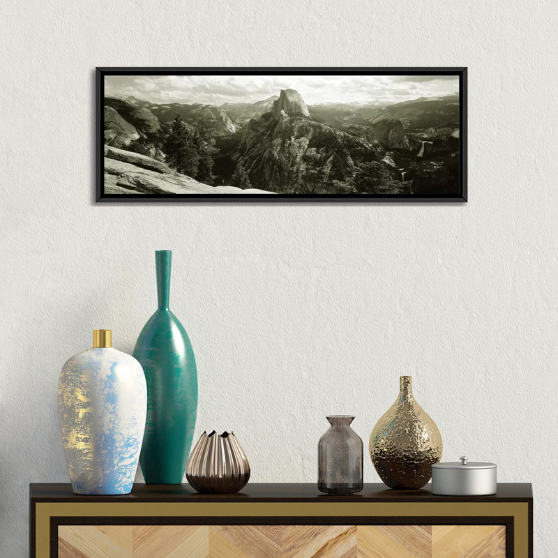 « half dome », reproduction de photo sur toile, H 16 po x l 48 po x P 1,5 po, Toile avec cadre noir