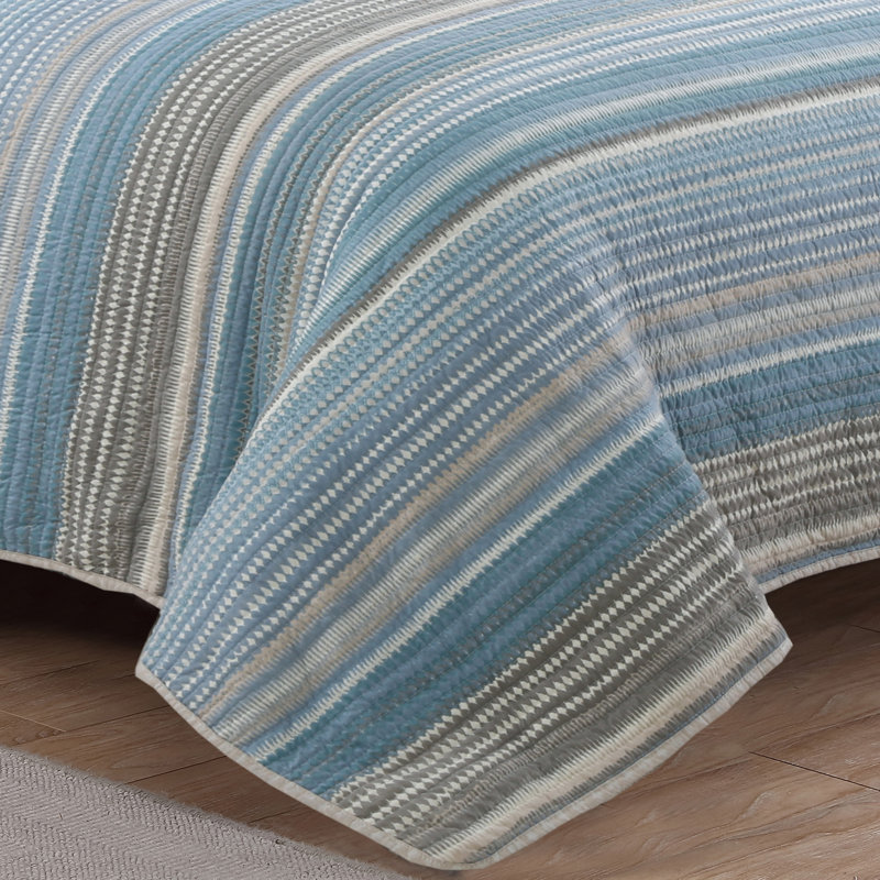 Estate Collection Reversible Quilt Set, King Quilt + 2 Shams, Ice Blue