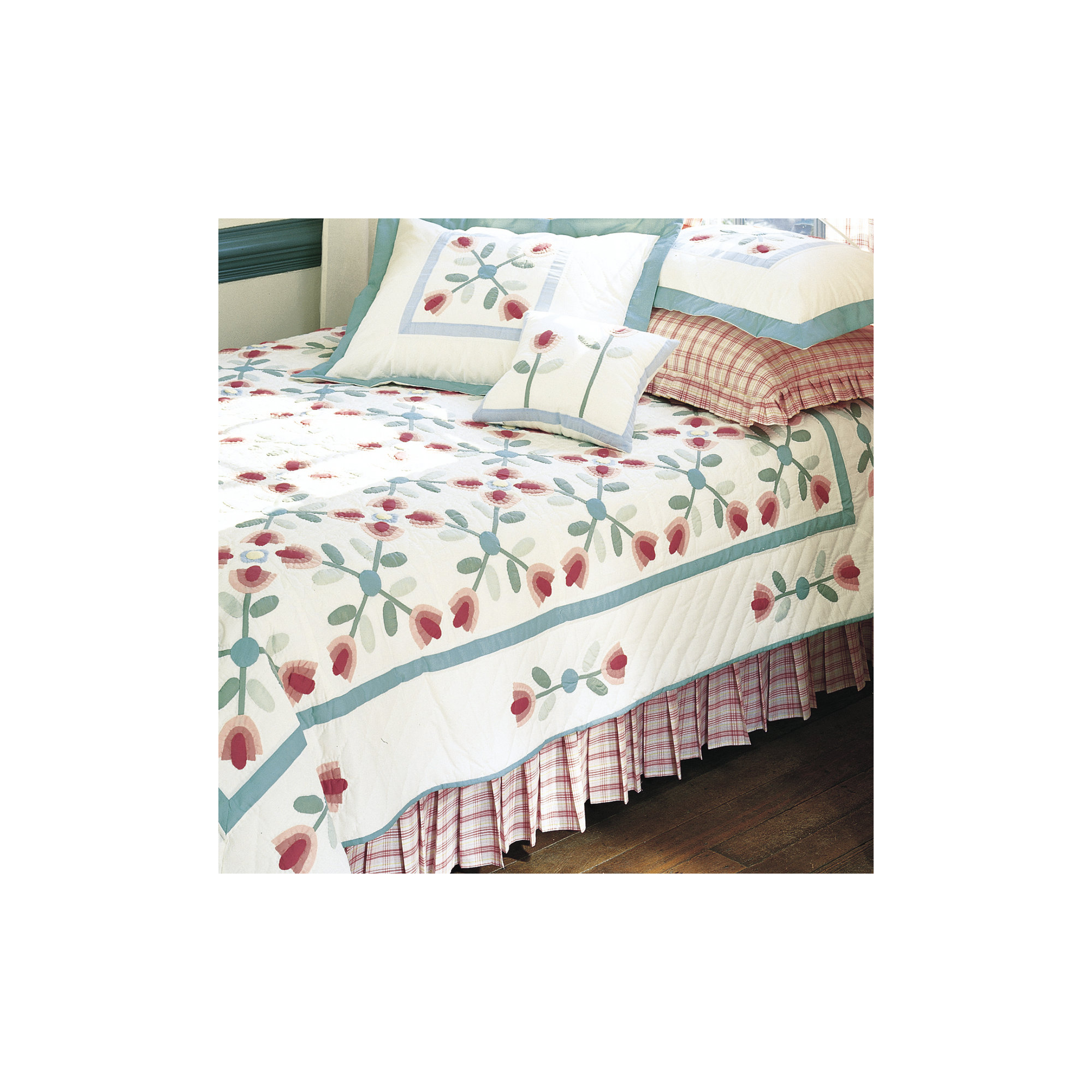 Tulip Garden Blue/Pink/Ivory Cotton Reversible Quilt, King Quilt