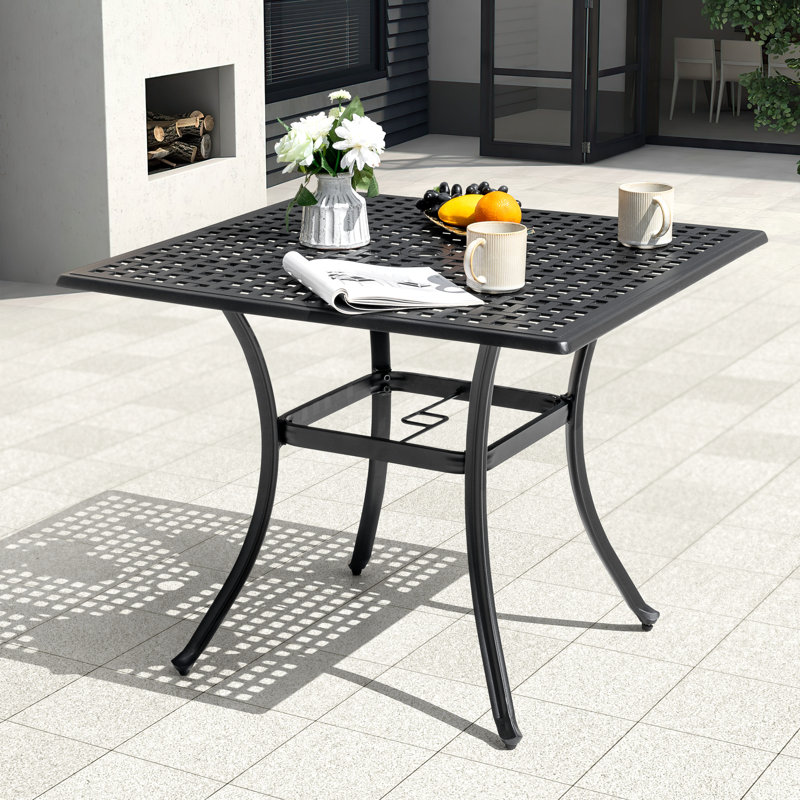 Table de salle à manger carrée en aluminium moulé avec trou pour parasol