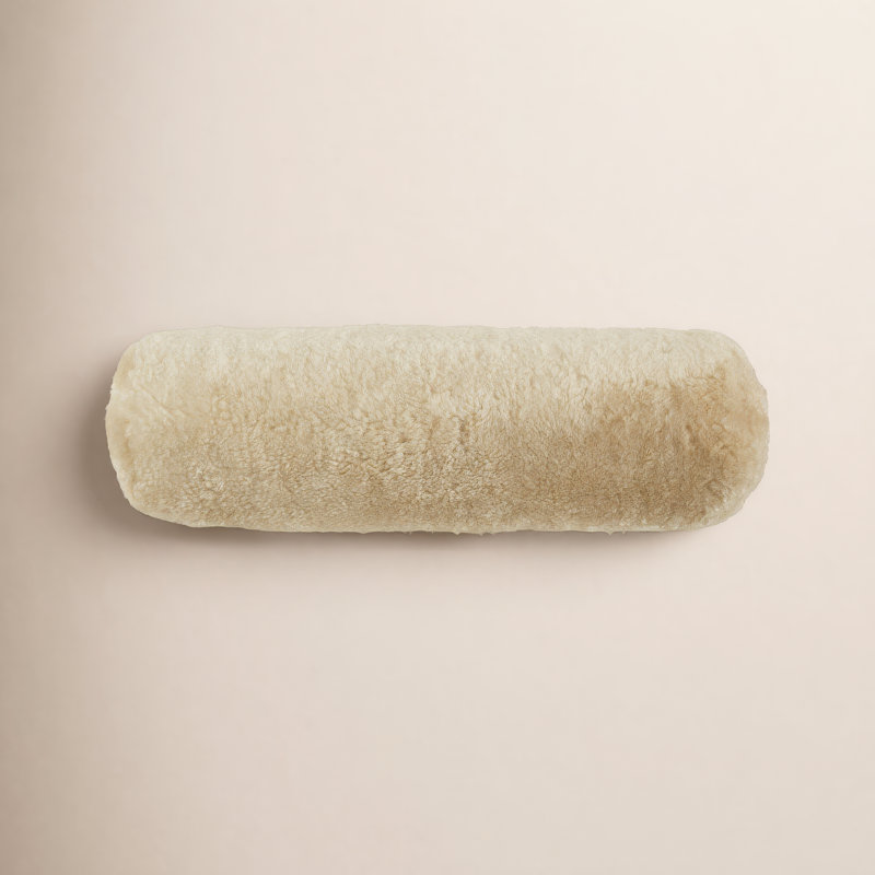 Coussin luxueux en peau de mouton avec bourre en polyester, Ivoire ivoire