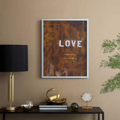 «Love Never Fails I», reproduction encadrée - bois massif