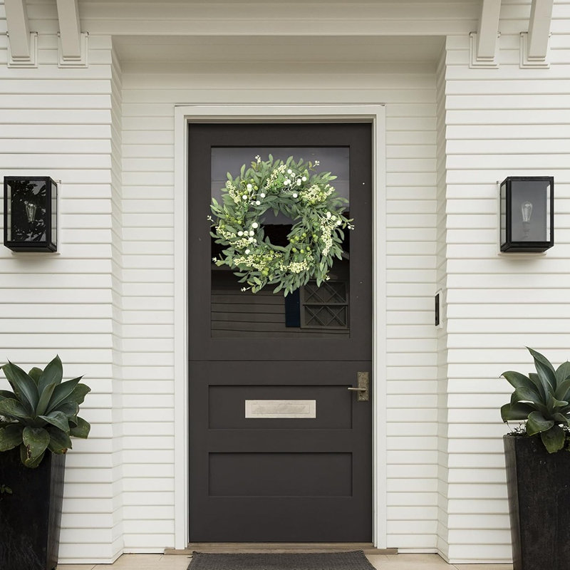 Couronne d'eucalyptus artificiel pour porte d'entrée avec feuilles de verdure et baies blanches - décor intérieur intérieur de ferme