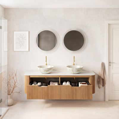 Meuble-lavabo mural simple 60 po x l 18 po x H 34 po à grain de bois naturel avec vasque en céramique blanc mat et plateau en pierre frittée blanc de Carrare