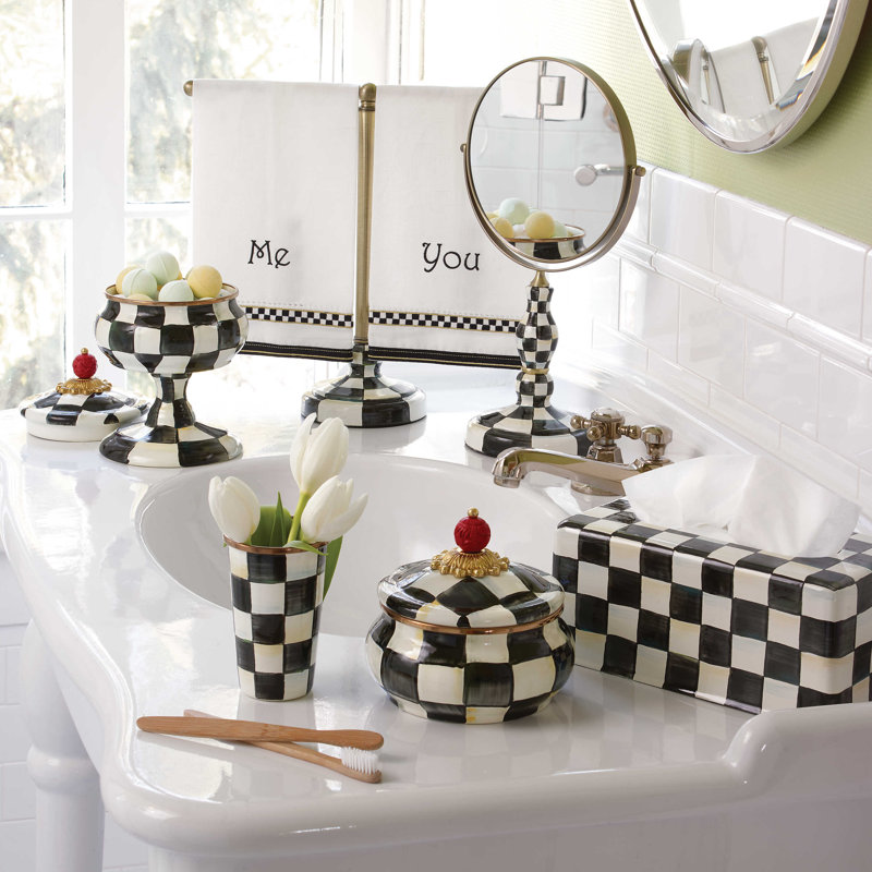 Courtly Check® Squashed Pot