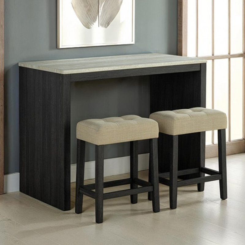 Ensemble de salle à manger 3 pièces avec table, coussins de siège, rectangulaire, moderne, tabourets beiges, noirs et gris.