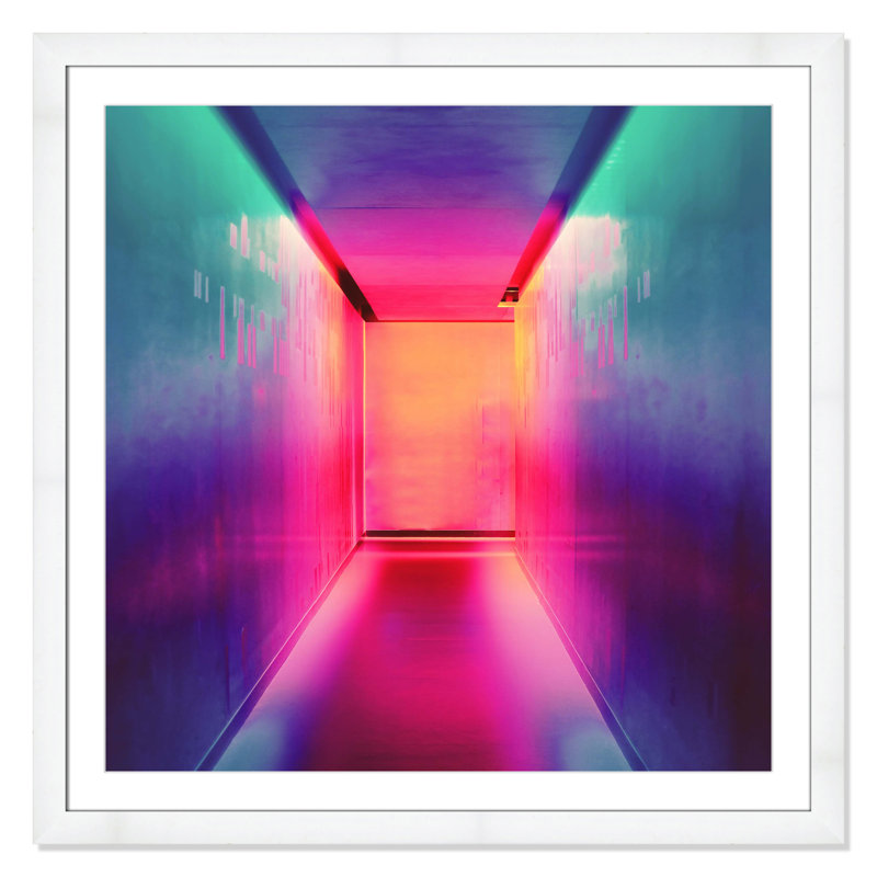 «Neon Wonderland I» par Efe Kurnaz, H 37,5 po x l 37,5 po x P 2 po, Encadrement cubique blanc