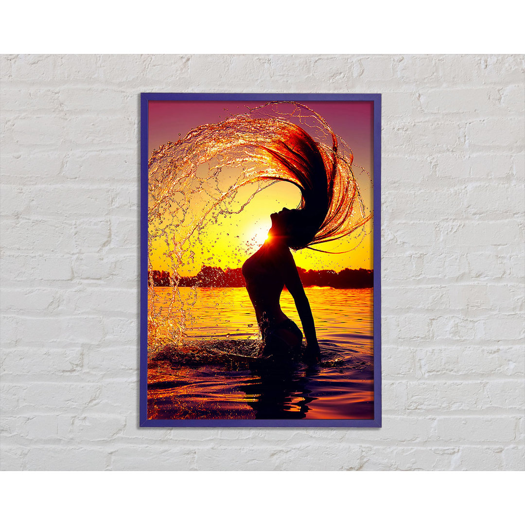 Sunset Woman Ocean Splash Gerahmter Druck Wandkunst