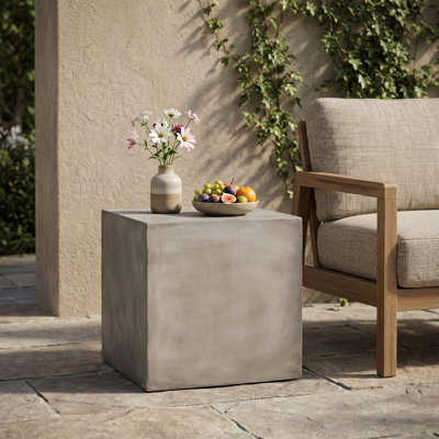 Table d'appoint d'extérieur en béton léger