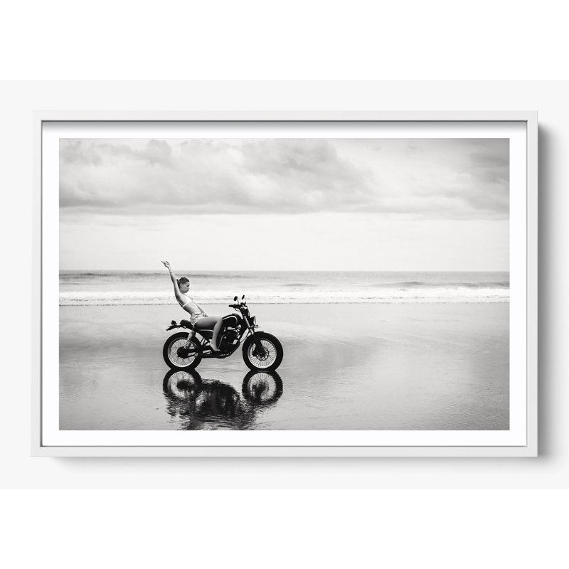 «Keep On, Babe B / W», H 30 po x l 42 po, Impression encadrée avec passe-partout, Blanc