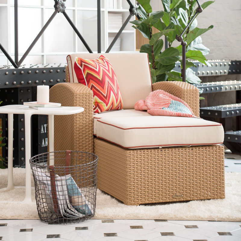 Fauteuil club de jardin Magnolia en résine résistante aux intempéries avec coussin anti-UV, couleur beige avec coussin blanc