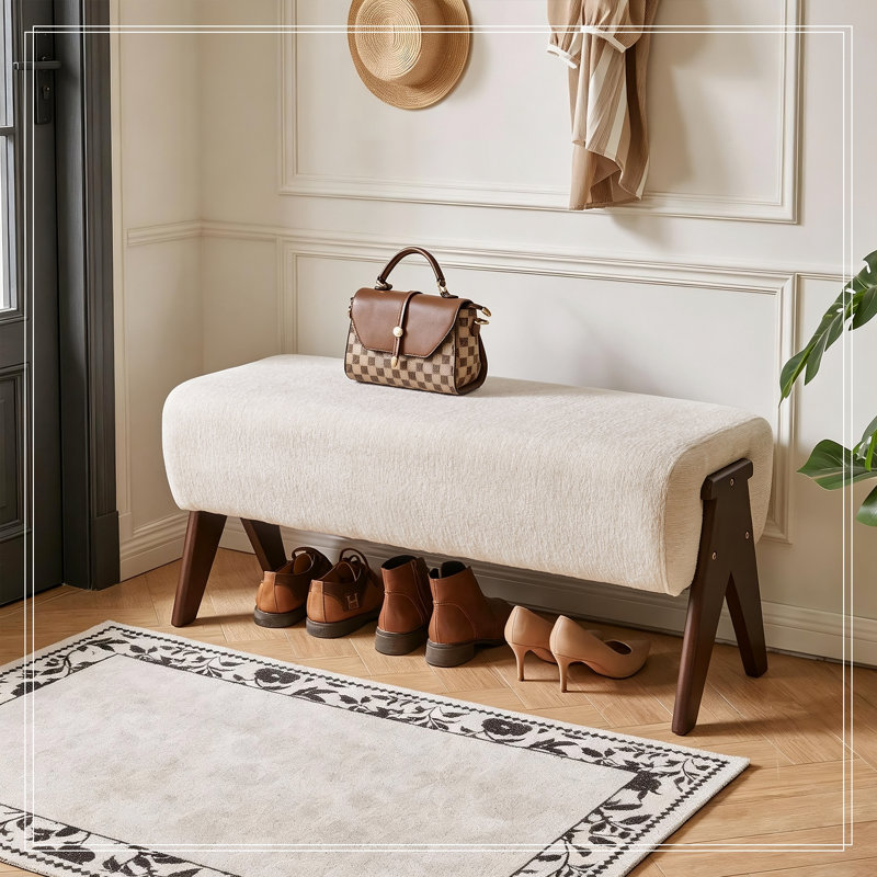 Chenille Trentham avec pieds en bois robuste, White
