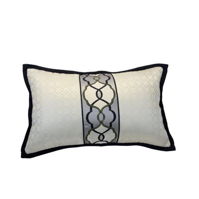Housse de coussin lombaire brodée