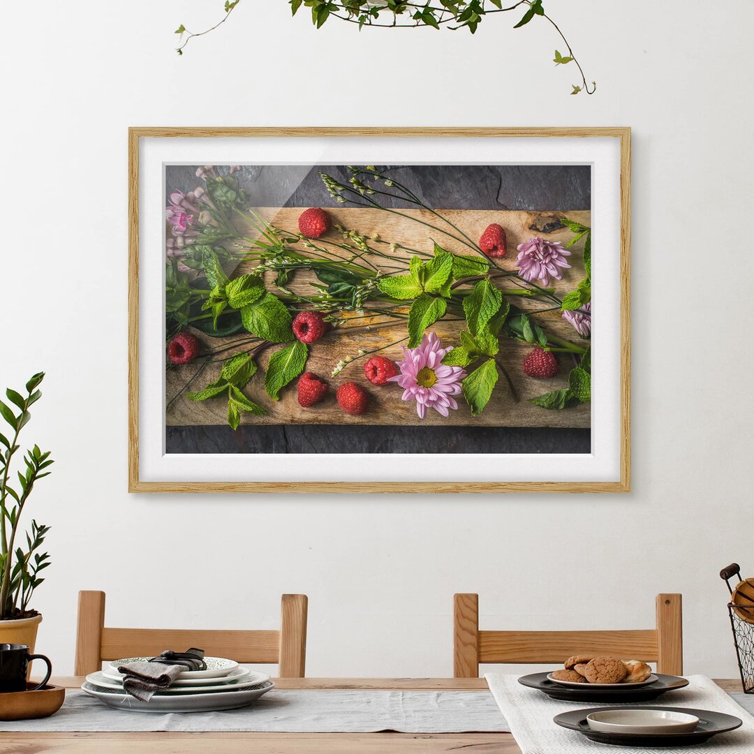 Gerahmtes Poster Flowers Raspberries Mint