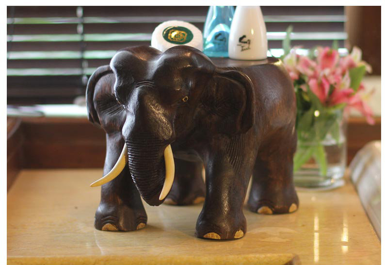 Vitelli Animals Figurines & Sculptures