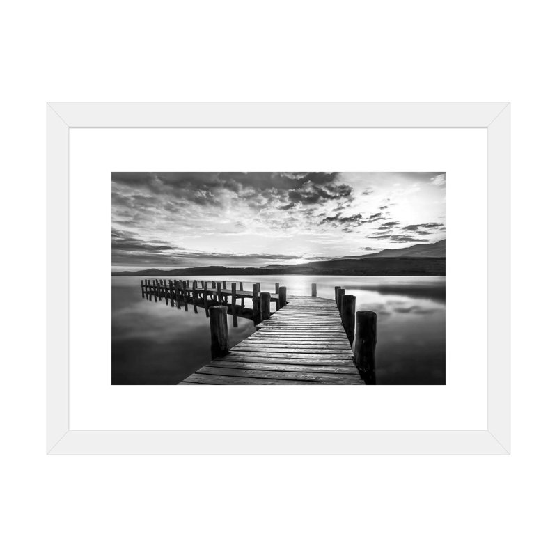 « Evening dock » par Mike Calascibetta-reproduction de photo, H 24 po x l 32 po x P 1 po, Papier encadré blanc, Blanc
