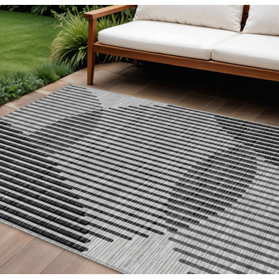 Tapis extérieur lavable à motif géométrique gris et noir 10 pi x 14 pi
