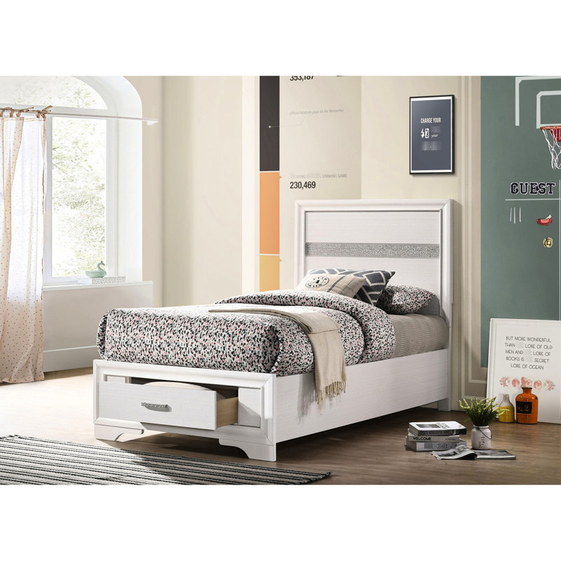 Lit de rangement simple blanc offrant une économie d'espace dans la chambre à coucher, conception classique avec tête de lit structurée et panneau de particules en bois massif de 50,62 pouces
