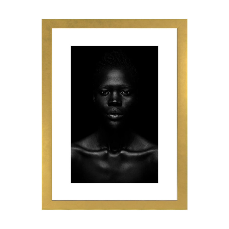 « Nina » par Gregory Prescott, impression, Papier encadré doré, Blanc, H 32 po x l 24 po x P 1 po