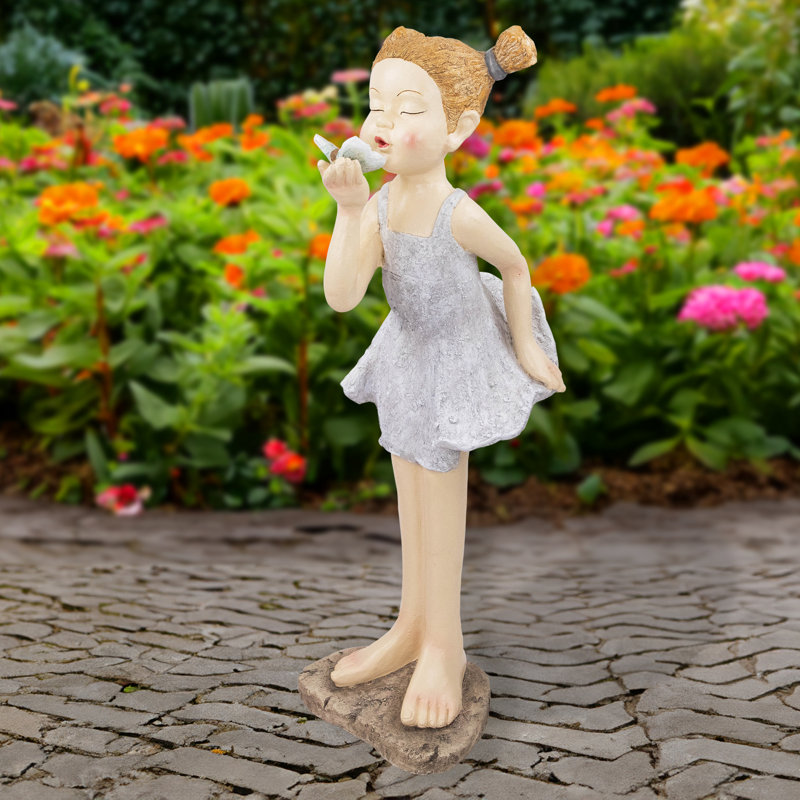 Statue de jardin fille avec papillon