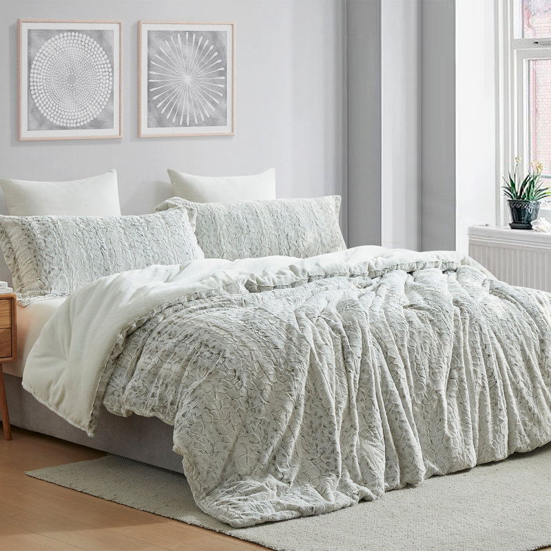 Snow Leopard Faux Fur Coma Inducer Oversized Comforter Set, Alaskan King Comforter + 2 King Shams