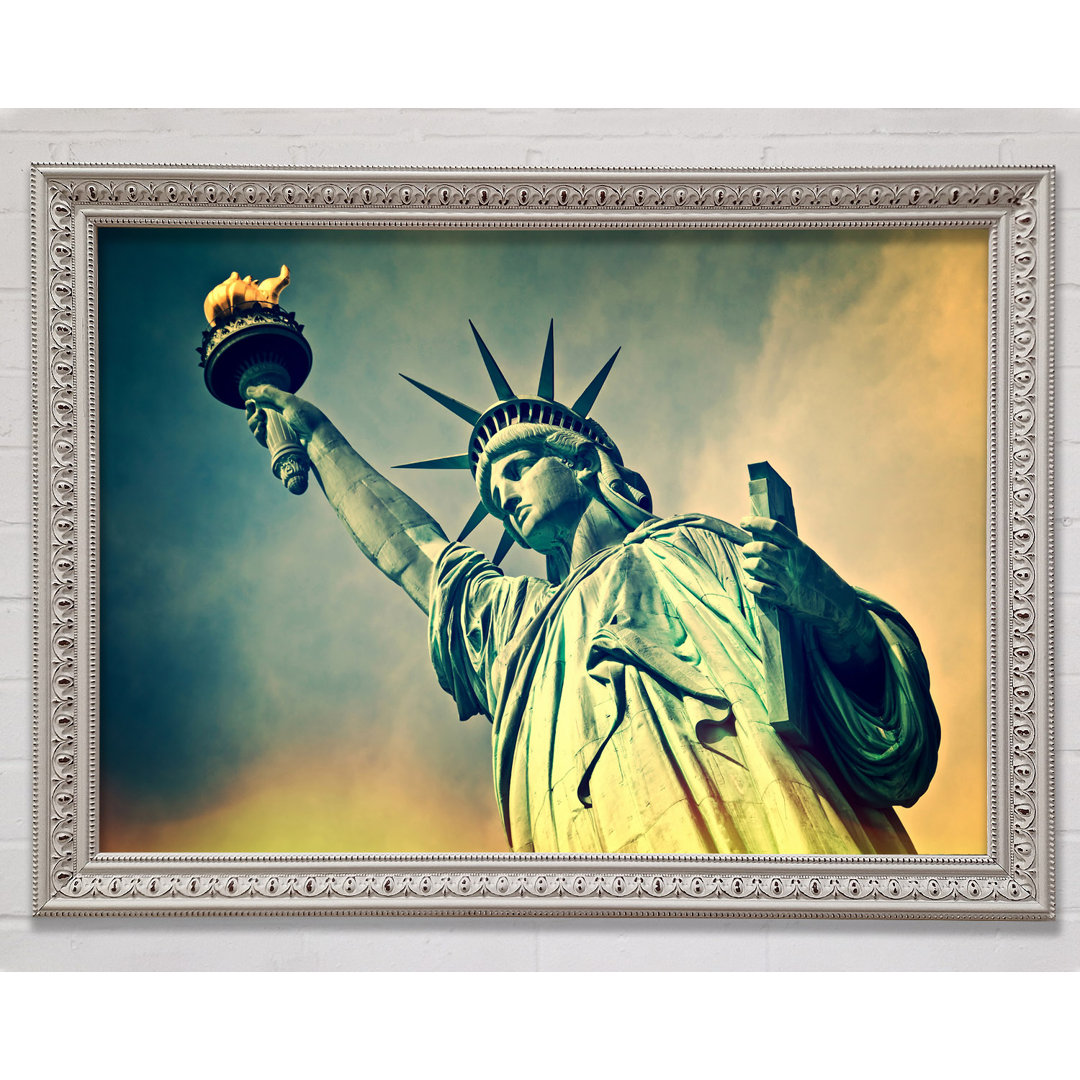 Statue Of Liberty Skies - Einzelner Bilderrahmen Kunstdrucke