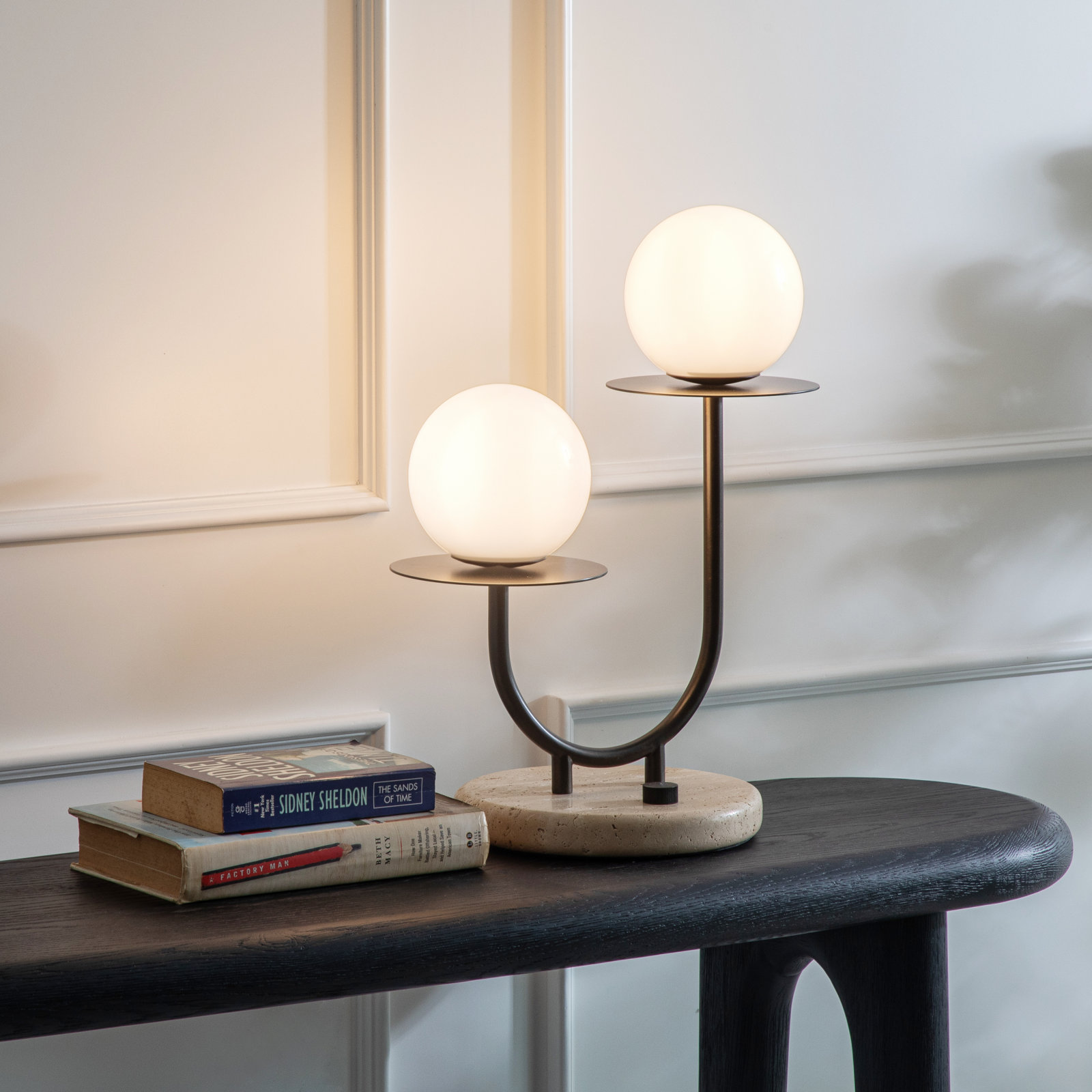 Ruva Metal Globe Lamp