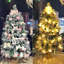 Arbre de Noël artificiel pré-éclairé 3 pi, arbre de Noël enneigé avec 70 lumières DEL, 140 branches, 7 pommes de pin, 10 baies rouges pour bureau, alimenté par piles