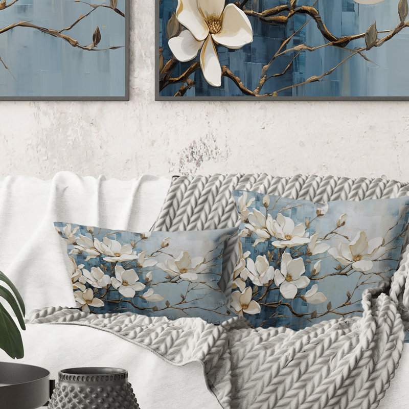 Coussin bleu et doré peint Magnolias VI - Magnolias
