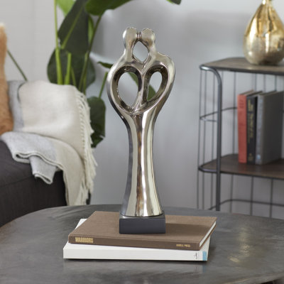 Vard Sculpture