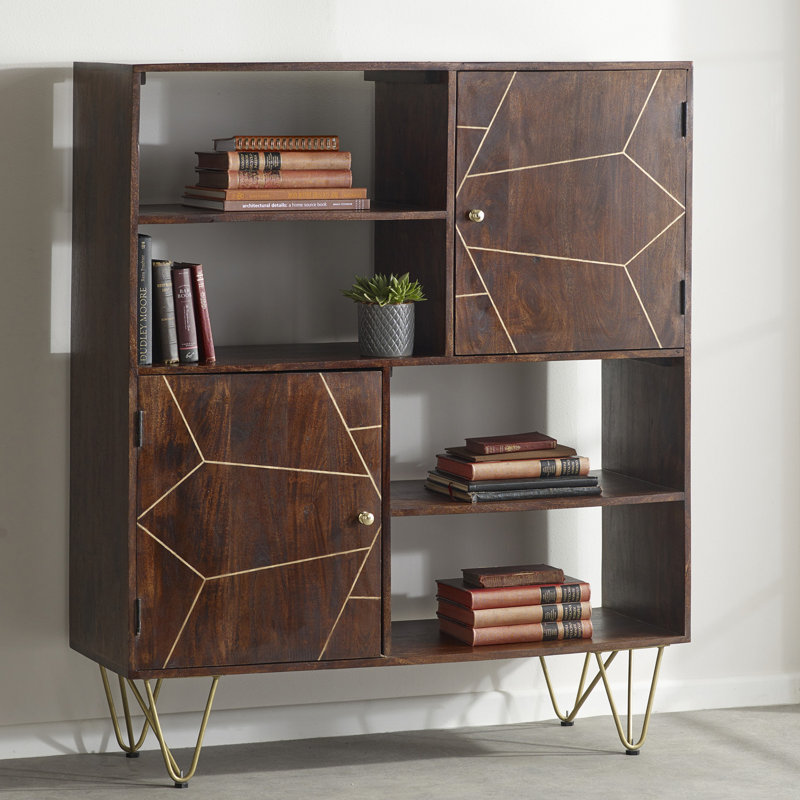 Brett Display Cabinet, Walnut