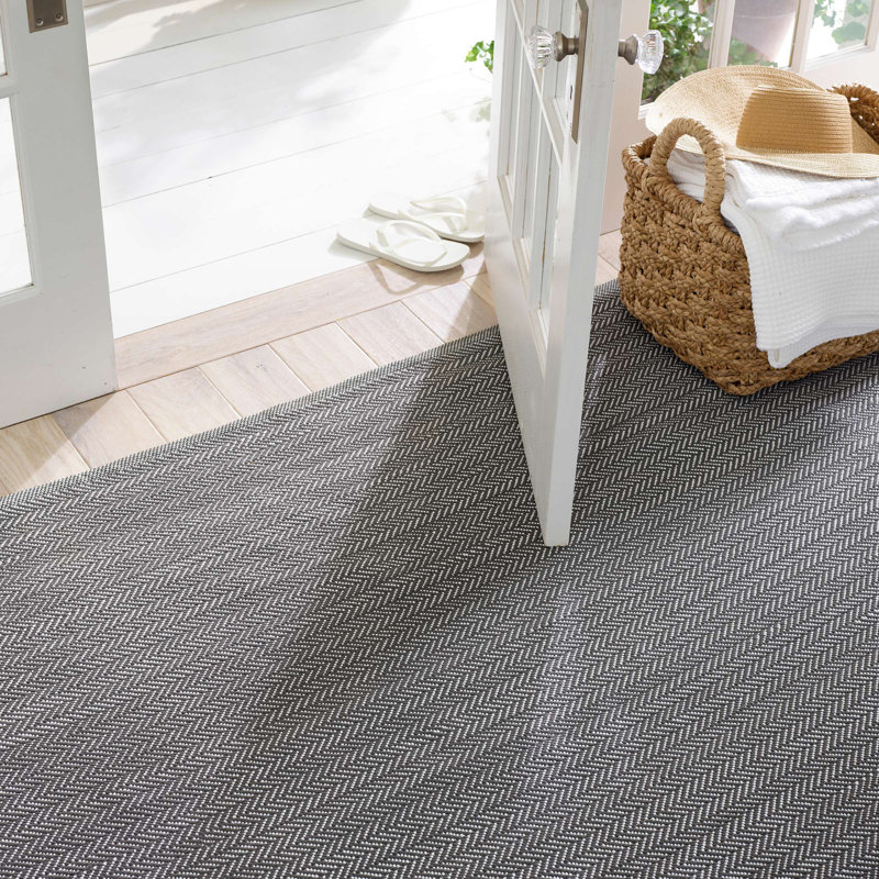 Herringbone Shale/White Handwoven Indoor/Outdoor Rug, Rectangle 9'6" x 13'6"