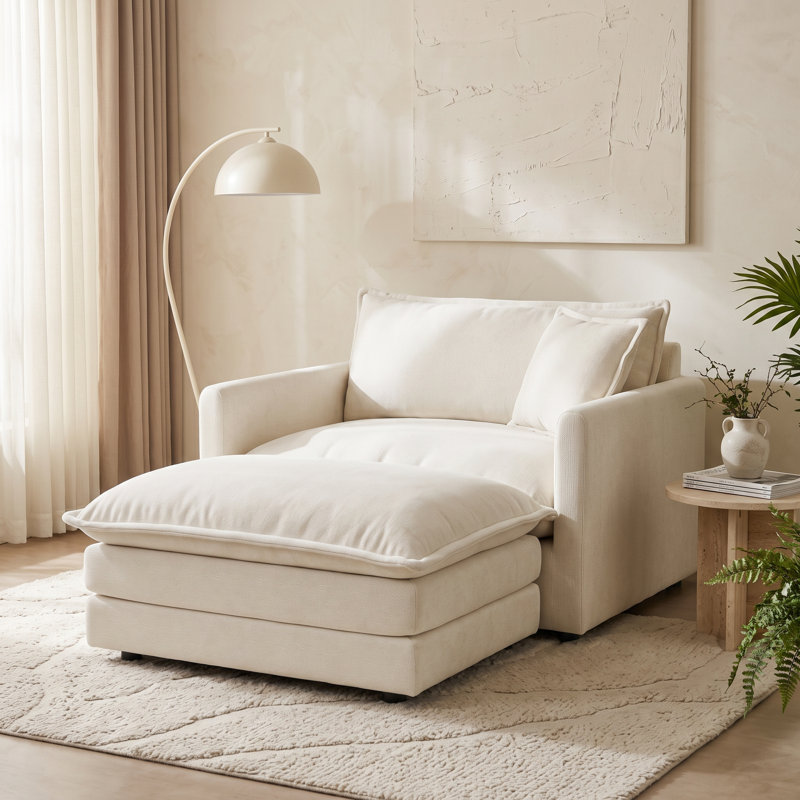 Chaise longue rembourrée avec repose-pieds assorti et coussins moelleux, blanc crème