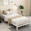 Lit plateforme simple en bois massif: conception avec tête de lit moderne et base de matelas, aucun sommier requis