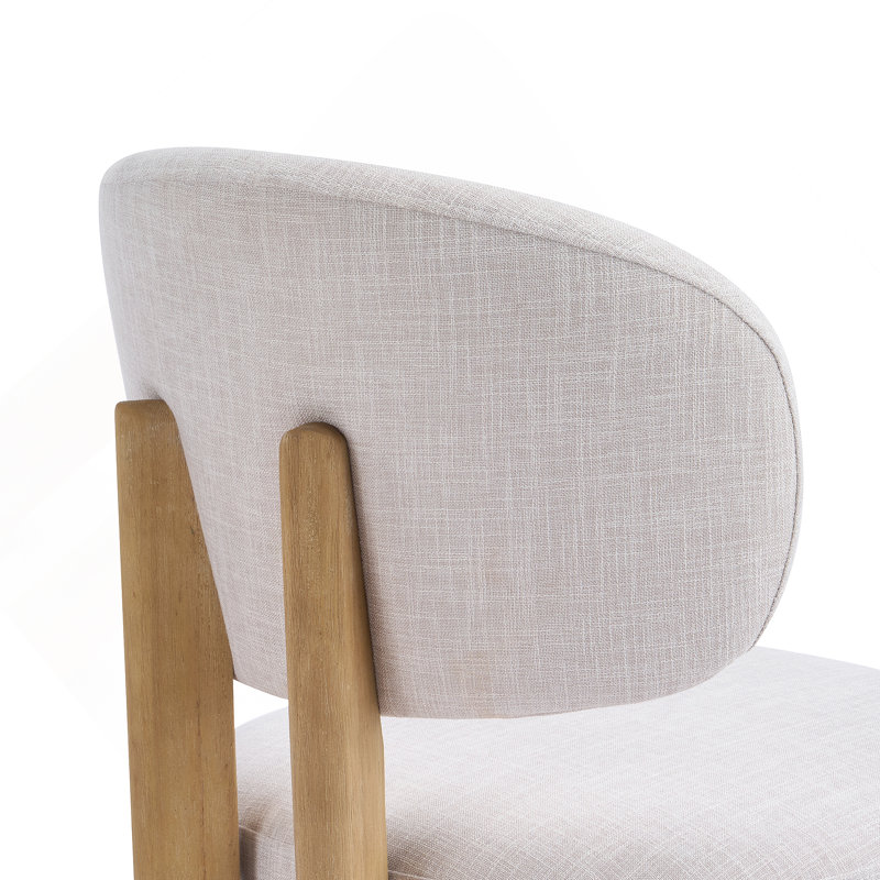 Ensemble de 4 chaises de salle à manger scandinaves avec structure en bois naturel et sièges rembourrés beiges pour un usage quotidien confortable.
