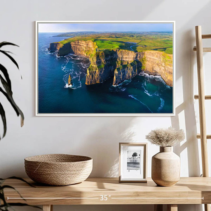 Falaises de Moher en Irlande, 25 po x 17 po, Cadre flottant blanc