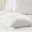 Courtepointe réversible 3 pièces double / grand, conception à bords festonnés, microfibre douce, rembourrage 90% coton, facile à nettoyer, blanc, taille champêtre captivante, avec bords, housse en microfibre, pour laver, chalet